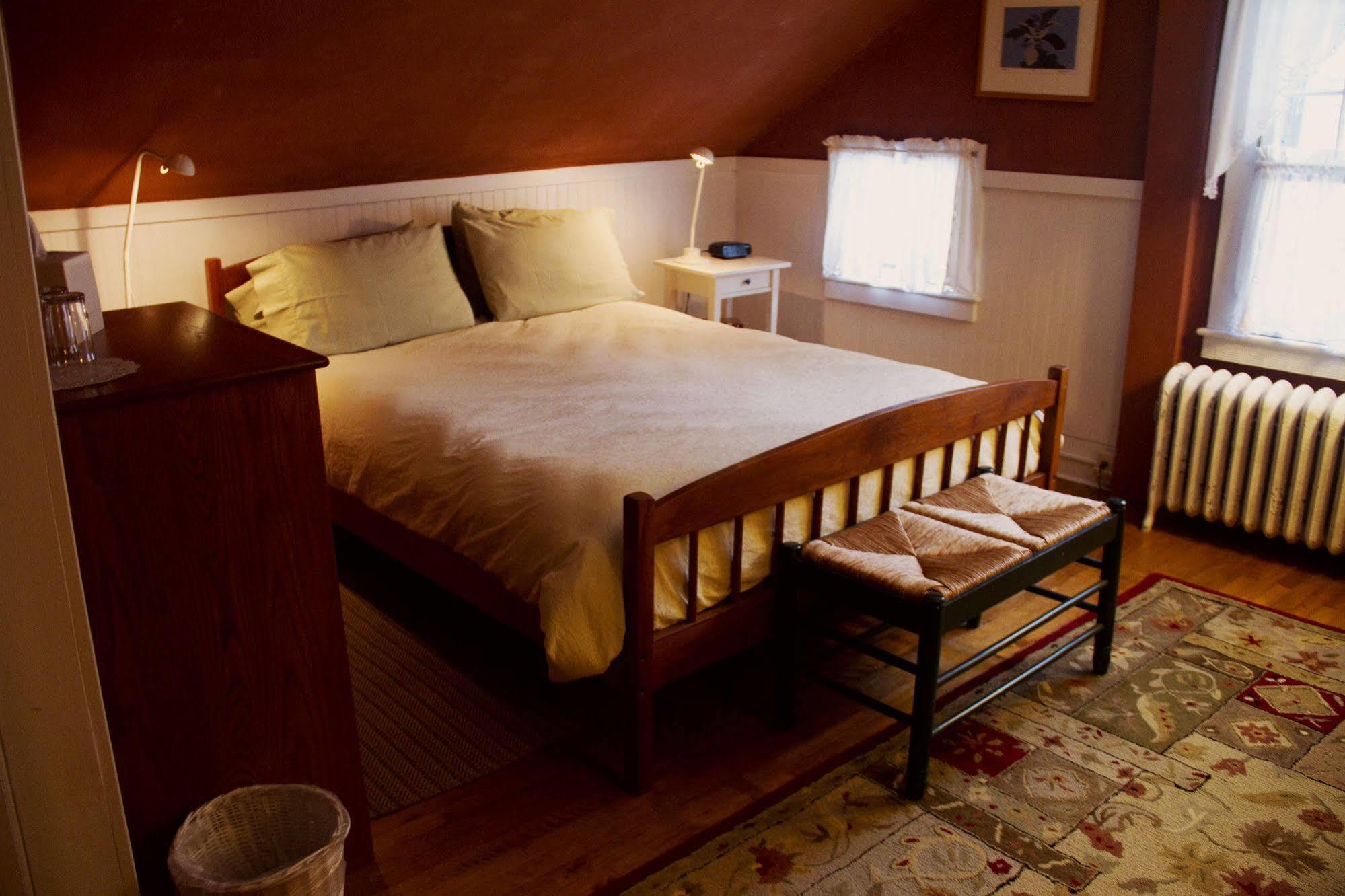 Inn At Baldwin Creek & Mary'S Restaurant Bristol Екстериор снимка